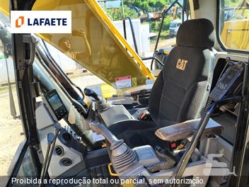 Escavadeira Caterpillar 320