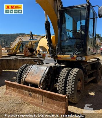 Escavadeira Caterpillar 318D2