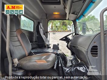 Caminhão Mercedes-Benz Axor 3131 6x4 2p (diesel)(E5)