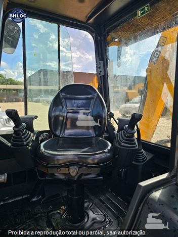 Mini-Retroescavadeira JCB 1CX
