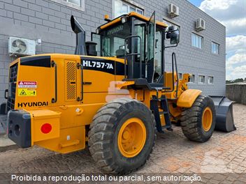 Pá Carregadeira Hyundai 757-7A