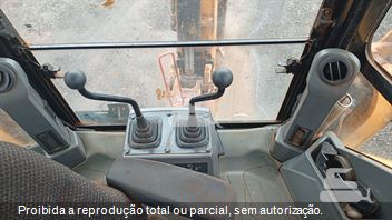 Retro Escavadeira Caterpillar 416F2