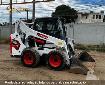 Mini-Carregadeira Bobcat S590