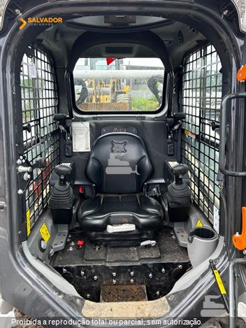 Mini-Carregadeira Bobcat S590