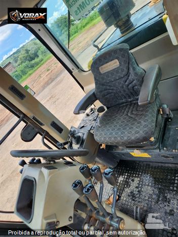 Motoniveladora New Holland RG170B