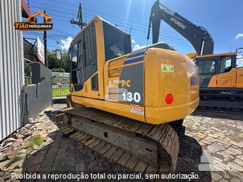 Escavadeira Komatsu PC130