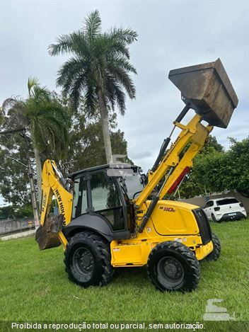 Retro Escavadeira New Holland B110B