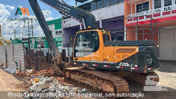Escavadeira Hyundai R220LC-9