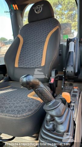 Escavadeira Case CX240C