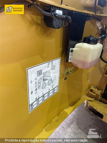 Mini-Carregadeira Caterpillar 226B 3