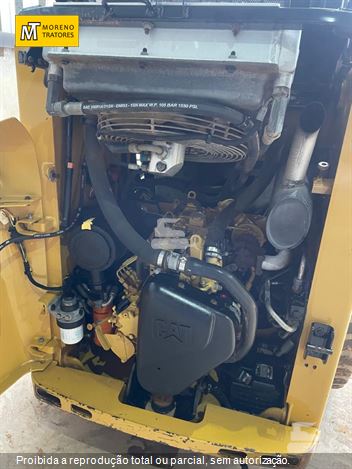 Mini-Carregadeira Caterpillar 226B 3