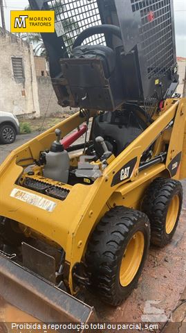 Mini-Carregadeira Caterpillar 226B 3