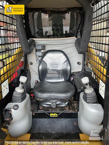 Mini-Carregadeira Caterpillar 226B 3