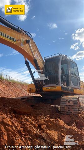 Escavadeira New Holland E215 B