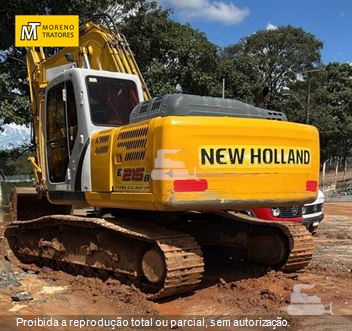 Escavadeira New Holland E215 B