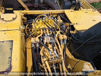 Escavadeira Komatsu PC200