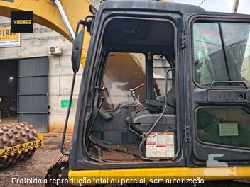 Escavadeira Komatsu PC200