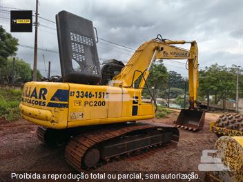 Escavadeira Komatsu PC200