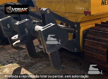 Trator de Esteira New Holland D140 B