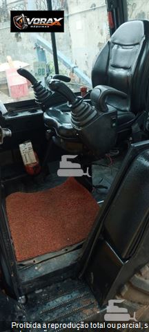 Mini-Retroescavadeira JCB 1CX