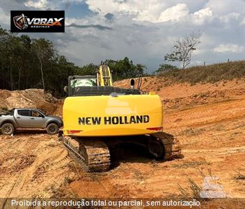 Escavadeira New Holland E215 C