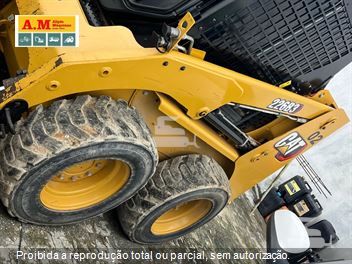 Mini-Carregadeira Caterpillar 226B 3