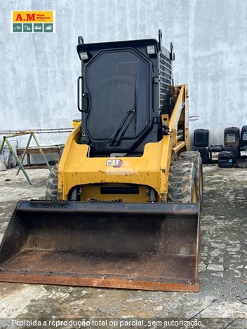 Mini-Carregadeira Caterpillar 226B 3