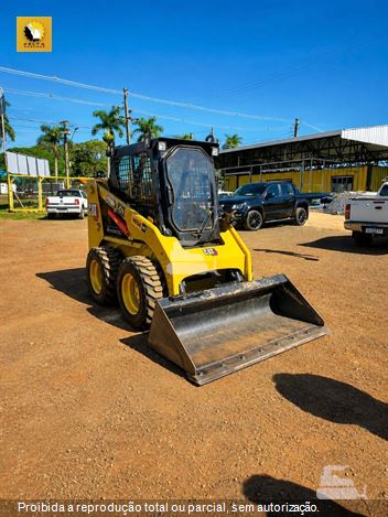 Mini-Carregadeira Caterpillar 226B 3