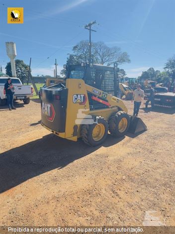 Mini-Carregadeira Caterpillar 226B 3