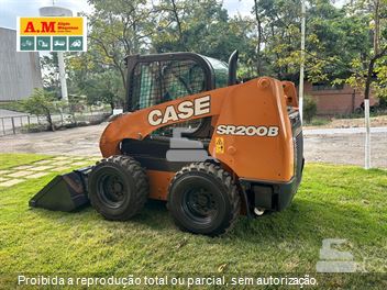 Mini-Carregadeira Case SR200B