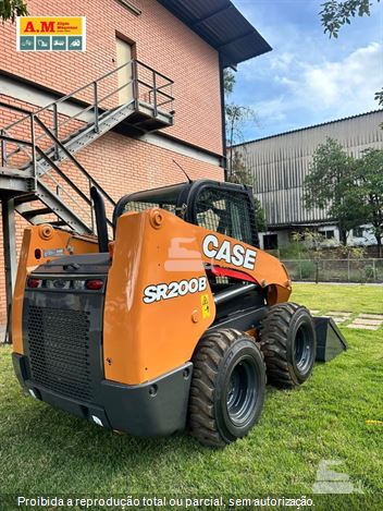 Mini-Carregadeira Case SR200B