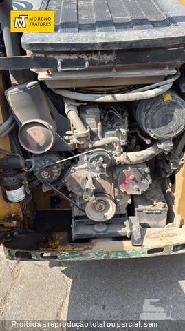 Mini-Carregadeira Caterpillar 242B