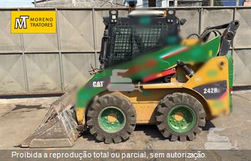 Mini-Carregadeira Caterpillar 242B
