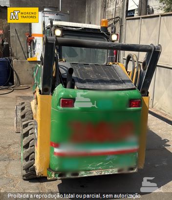 Mini-Carregadeira Caterpillar 242B