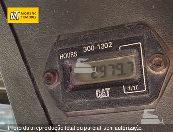 Mini-Carregadeira Caterpillar 242B