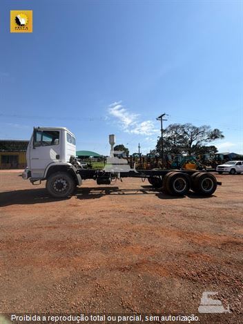 Caminhão Mercedes-Benz Atron 2729 6x4 2p (diesel) (E5)