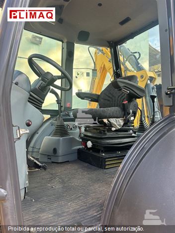 Retro Escavadeira New Holland B95B