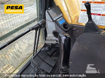 Escavadeira Komatsu PC240
