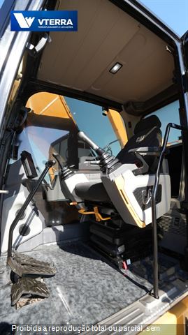 Escavadeira Caterpillar 323