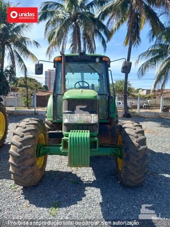 Trator Agrícola John Deere 6100J