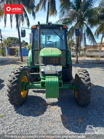 Trator Agrícola John Deere 6100J