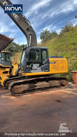Escavadeira John Deere 200G