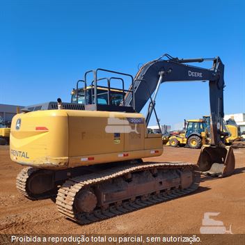 Escavadeira John Deere 200G