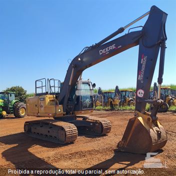 Escavadeira John Deere 200G