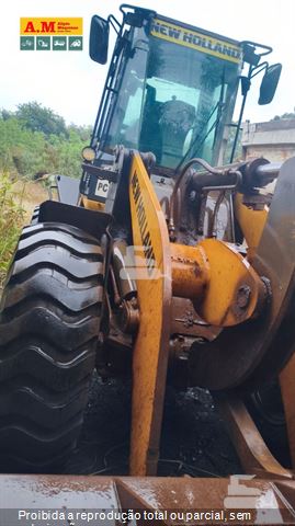 Pá Carregadeira New Holland W130