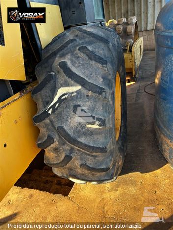 Rolo Compactador Caterpillar CP-533E