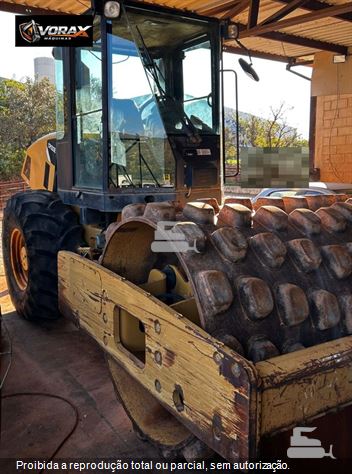 Rolo Compactador Caterpillar CP-533E