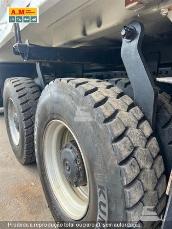 Caminhão Mercedes-Benz Axor 3131 6x4 2p (diesel)(E5)