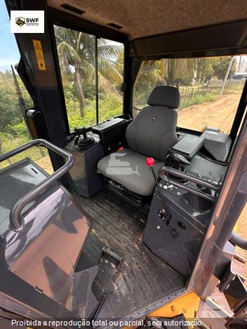 Trator de Esteira John Deere 700J-II