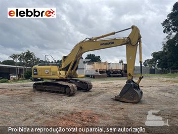 Escavadeira Komatsu PC200